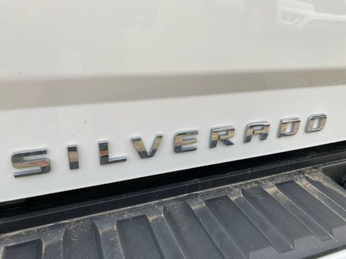 Used 2018 Chevrolet Silverado 1500 Custom w/ Custom Value Package AWD/4WD image 17