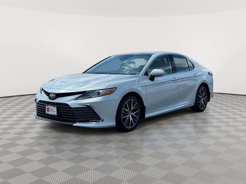 Used 2024 Toyota Camry XLE w/ Navigation Package FWD image 3