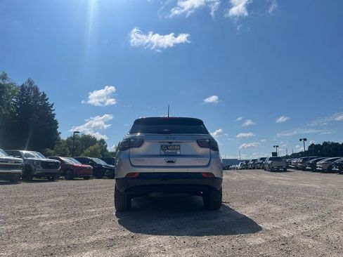 Used 2025 Jeep Compass Limited w/ Elite Group AWD/4WD image 11