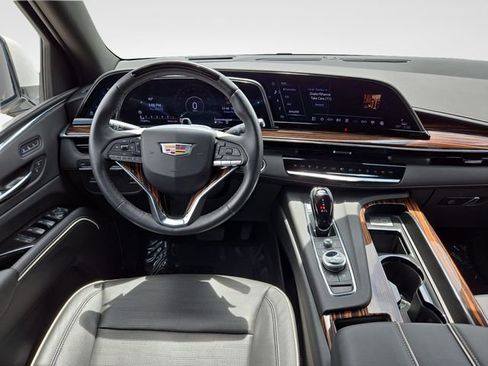 Used 2024 Cadillac Escalade Premium Luxury AWD/4WD image 10