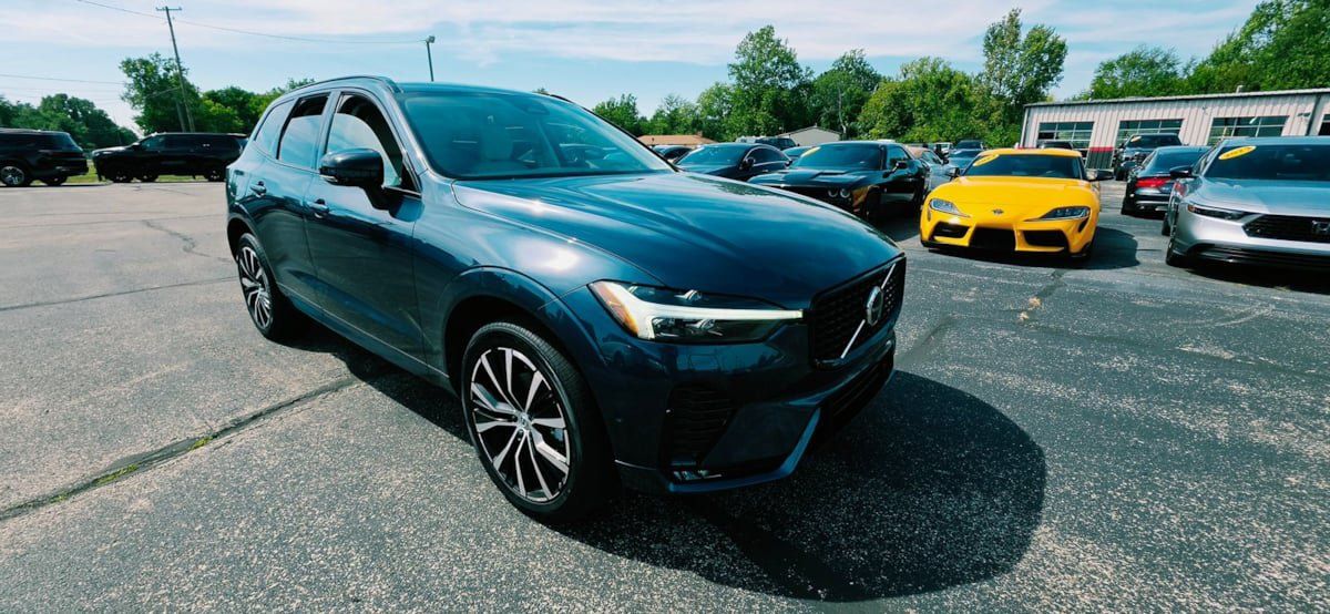 Used 2024 Volvo XC60 B5 Plus w/ Protection Package Premier AWD/4WD image 3