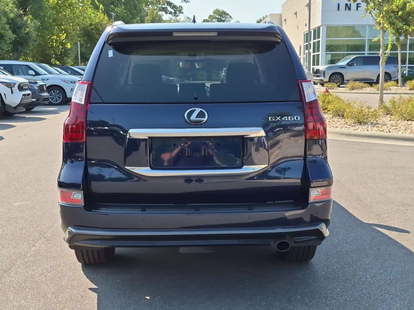 Used 2022 Lexus GX 460 Premium w/ Accessory Package AWD/4WD image 4
