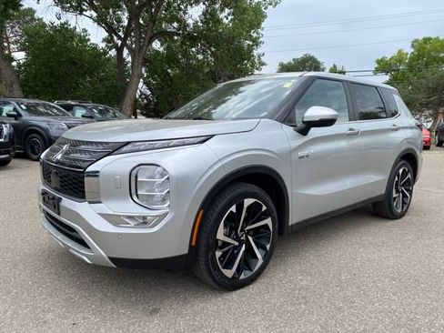 Used 2024 Mitsubishi Outlander 4WD Plug-In Hybrid image 1