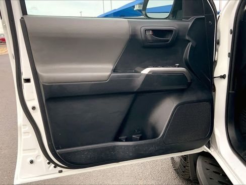 Used 2017 Toyota Tacoma SR5 w/ Tow Package image 22