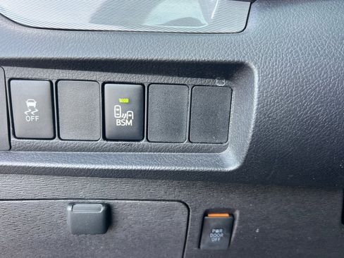 Used 2015 Toyota Sienna SE Premium image 27