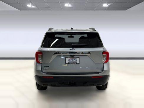 Certified 2024 Ford Explorer XLT w/ Class IV Trailer Tow Package AWD/4WD image 8