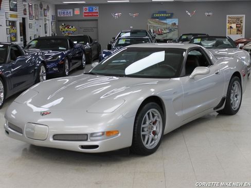 Used 2004 Chevrolet Corvette Z06 w/ Memory Package RWD image 2