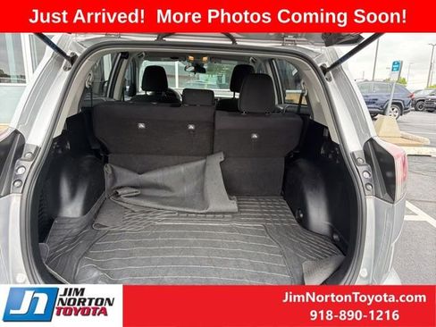 Used 2018 Toyota RAV4 LE image 12