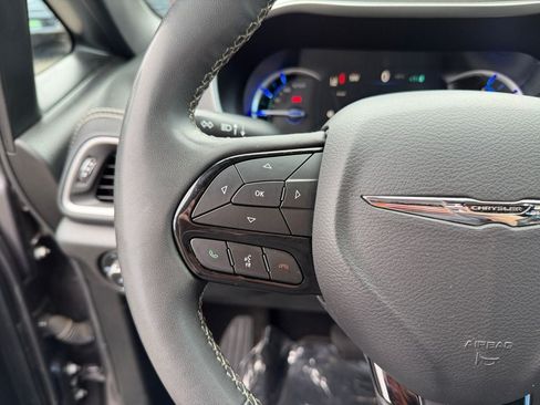 Used 2023 Chrysler Pacifica Touring-L w/ S Appearance Package FWD image 15