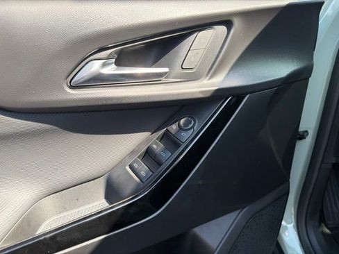 Used 2025 Chevrolet Equinox LT w/ Safety and Technology Package FWD image 11