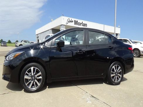 Used 2025 Nissan Versa SV FWD image 1