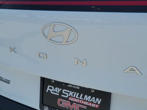 Used 2025 Hyundai Kona SEL FWD image 8