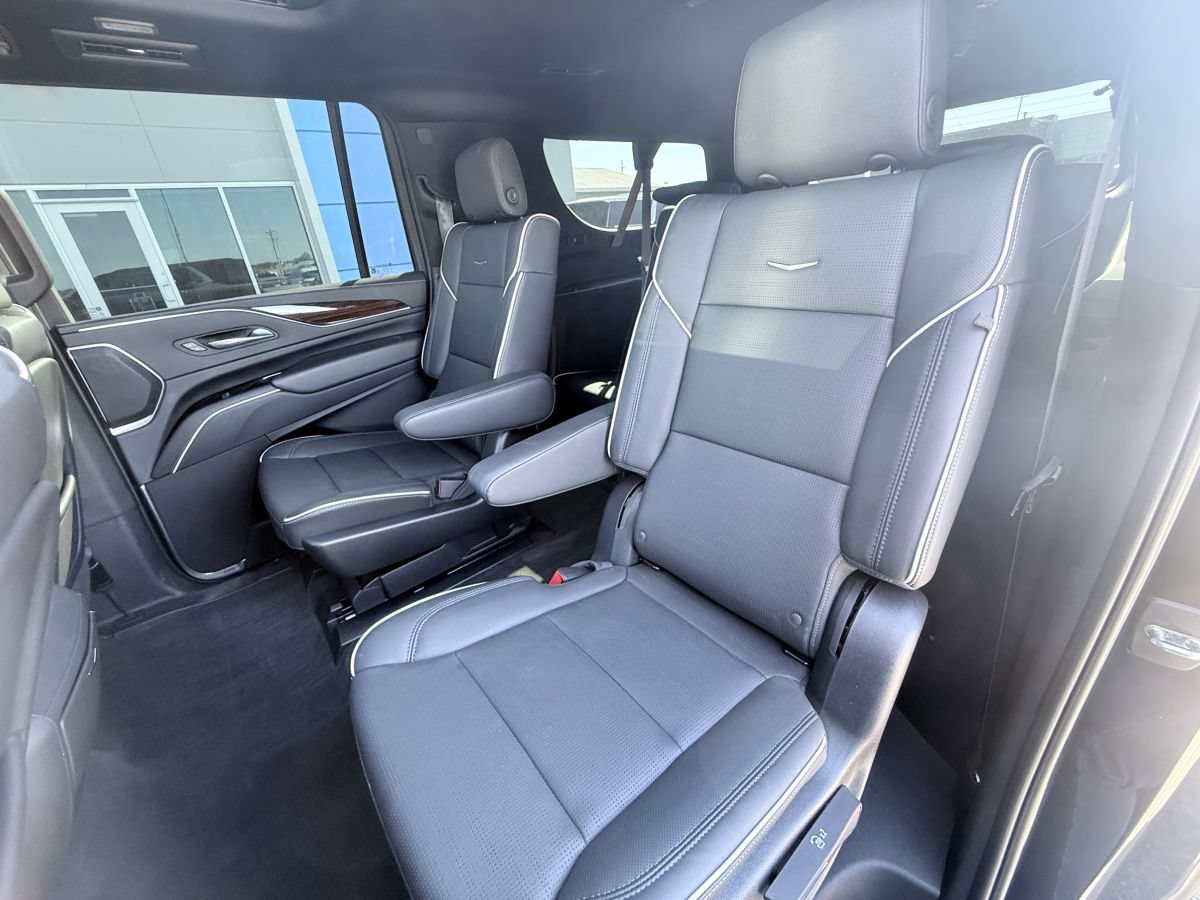 Used 2023 Cadillac Escalade ESV Premium Luxury AWD/4WD image 16
