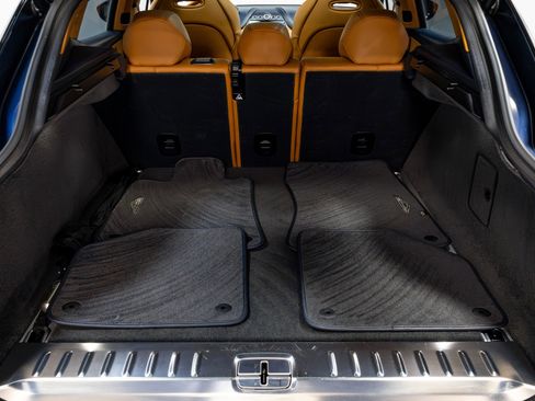 Used 2021 Aston Martin DBX image 41