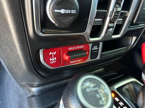 Used 2023 Jeep Gladiator Mojave AWD/4WD image 37