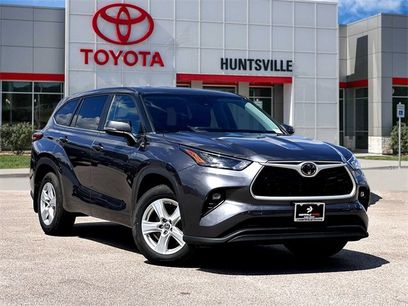 Used 2023 Toyota Highlander LE