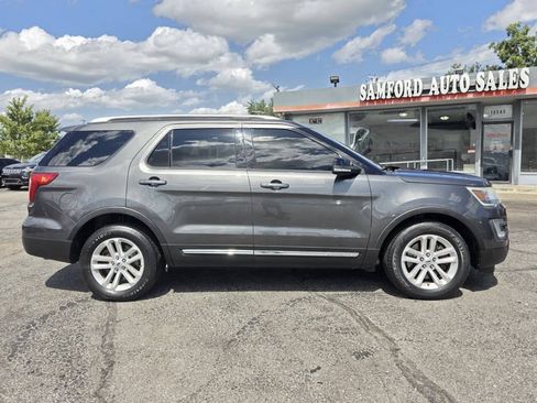 Used 2017 Ford Explorer XLT w/ Equipment Group 202A FWD image 9