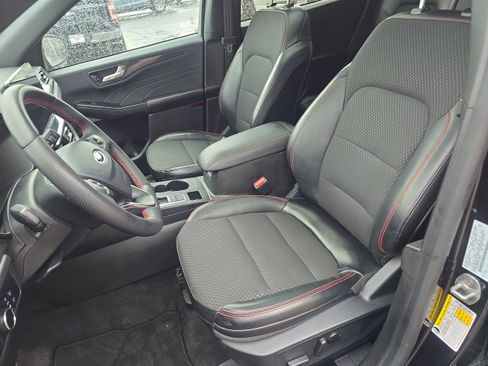 Used 2024 Ford Escape ST-Line w/ Tech Pack #1 AWD/4WD image 9