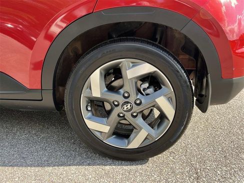Used 2024 Hyundai Venue Limited image 9