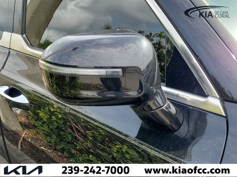 Used 2020 Kia Telluride SX w/ Towing Package FWD image 10