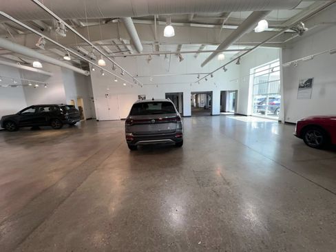 Used 2026 Volkswagen Taos SE AWD/4WD image 16