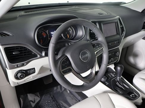 Used 2021 Jeep Cherokee Latitude Lux w/ Mopar Interior Package image 23