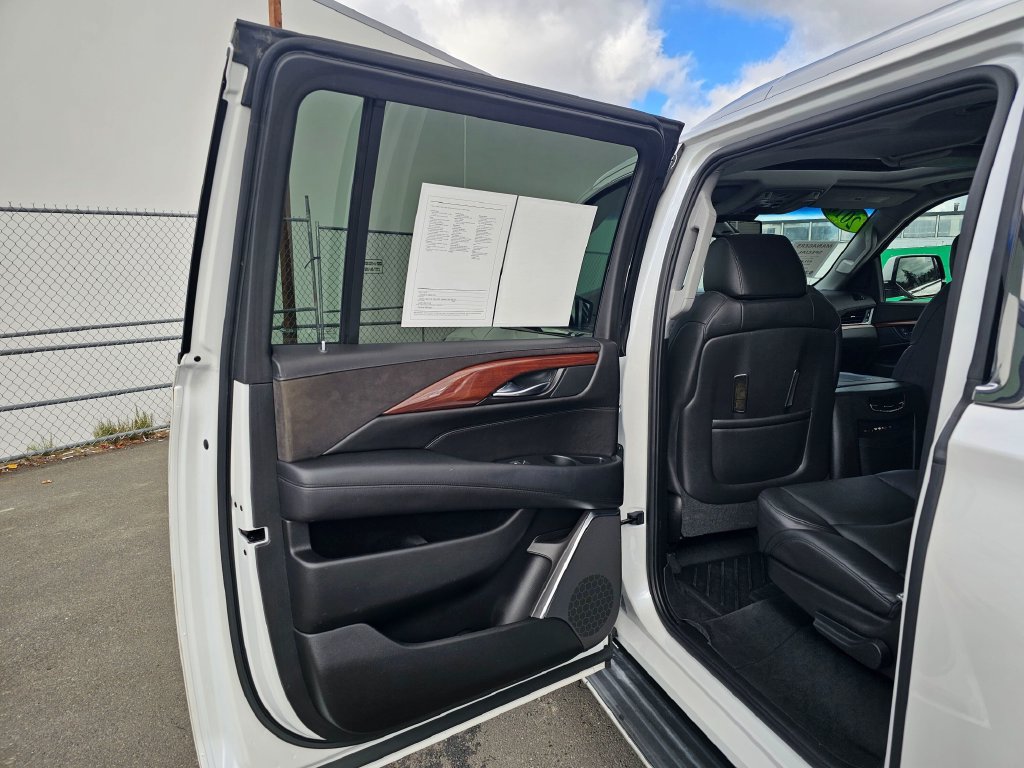 Used 2016 Cadillac Escalade ESV Luxury AWD/4WD image 15