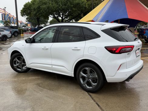 Used 2023 Ford Escape ST-Line w/ Tech Pack #1 FWD image 9