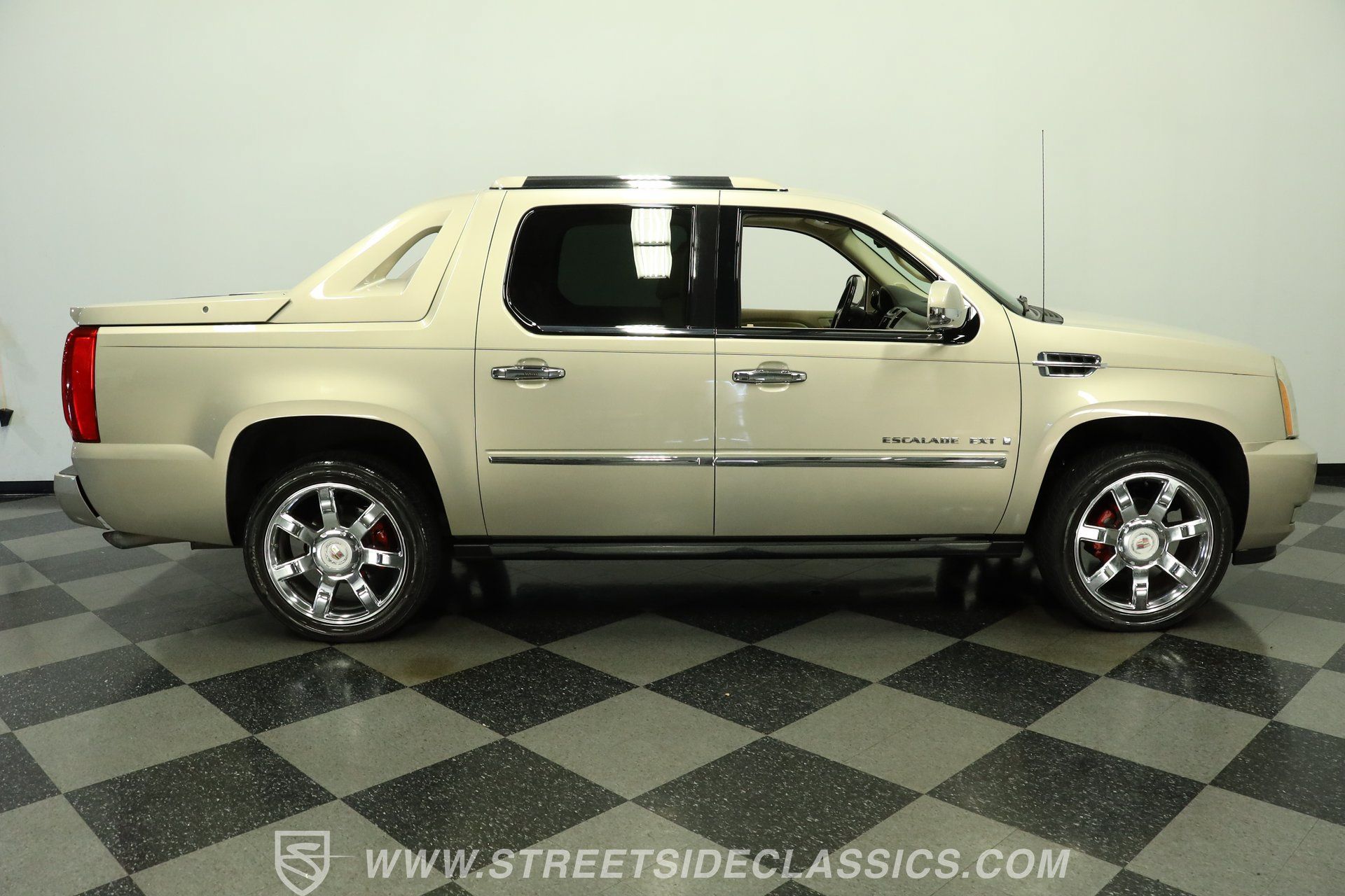 Used 2007 Cadillac Escalade EXT w/ Information Package AWD/4WD image 13