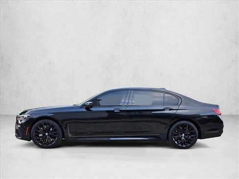 Used 2021 BMW 740i w/ M Sport Package image 9