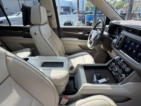 Used 2021 GMC Yukon Denali w/ Denali Ultimate Package AWD/4WD image 49