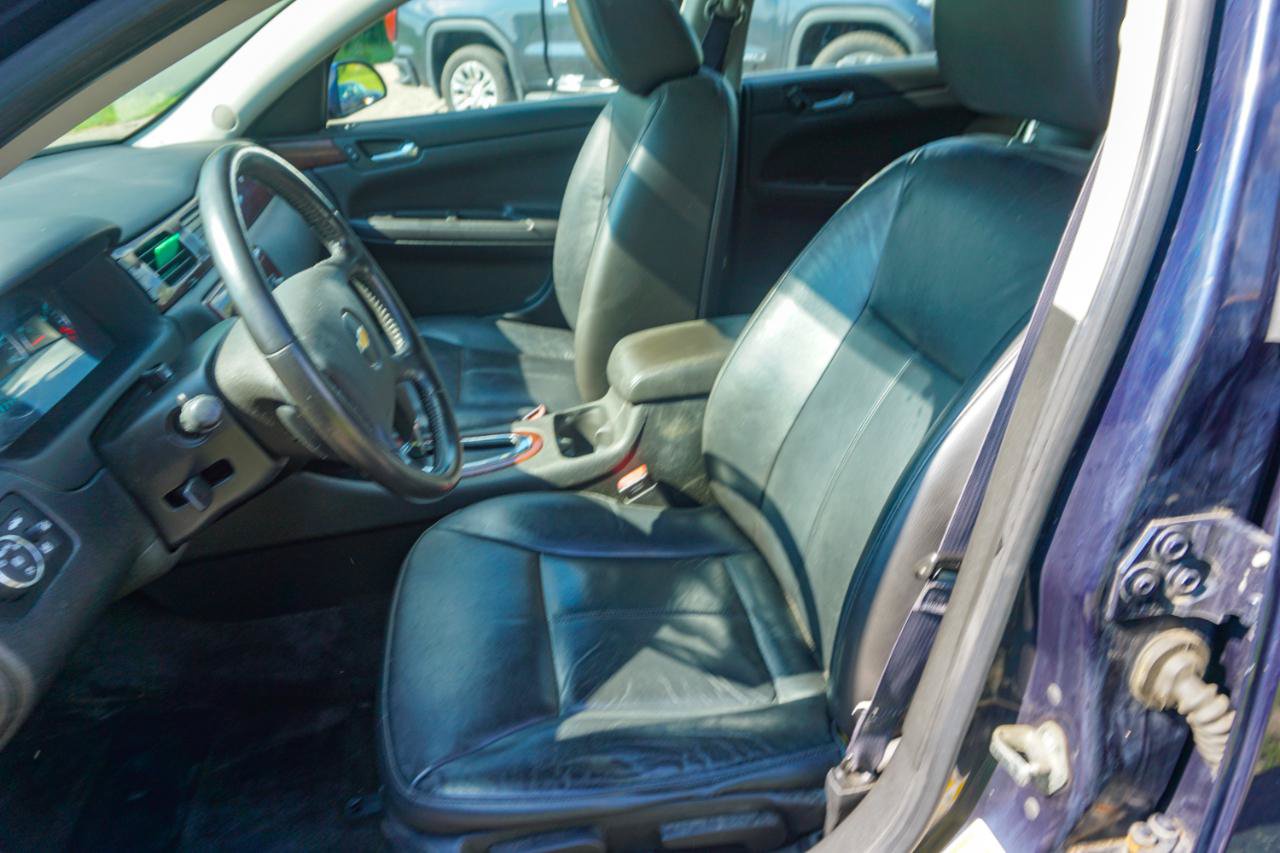 Used 2011 Chevrolet Impala LT w/ Luxury Edition Package FWD image 12