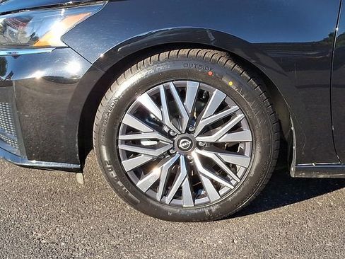 Used 2023 Nissan Altima 2.5 SV FWD image 8
