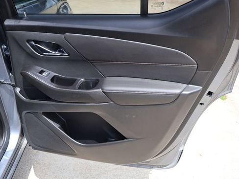 Used 2020 Chevrolet Traverse LT FWD image 21