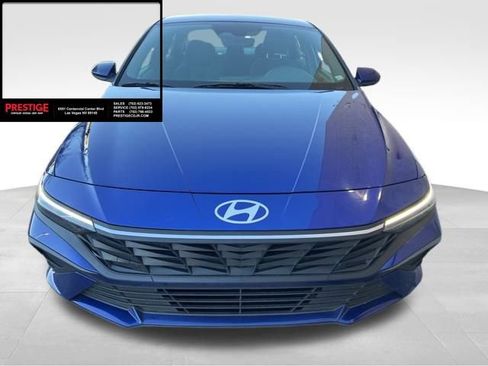 Used 2024 Hyundai Elantra SE image 2