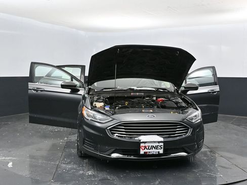 Used 2020 Ford Fusion SE image 48