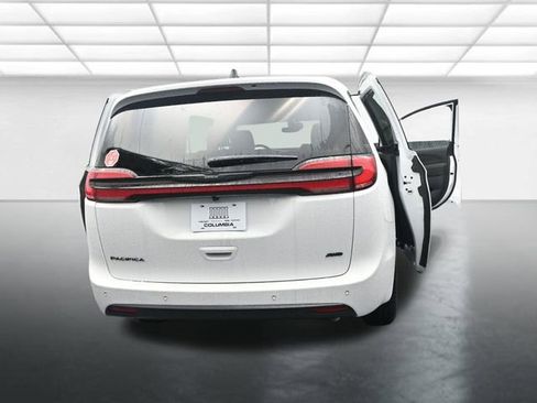 New 2026 Chrysler Pacifica Select image 31