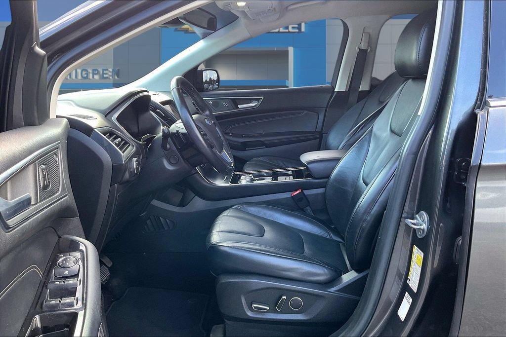 Used 2019 Ford Edge Titanium AWD/4WD image 21