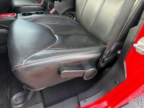 Used 2017 Jeep Wrangler Unlimited Sahara w/ Dual Top Group image 15