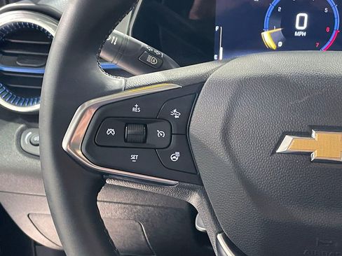 Used 2025 Chevrolet Trax LT w/ Driver Confidence Package FWD image 33