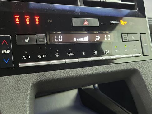 Used 2022 Toyota Avalon XLE w/ Moonroof Package FWD image 28