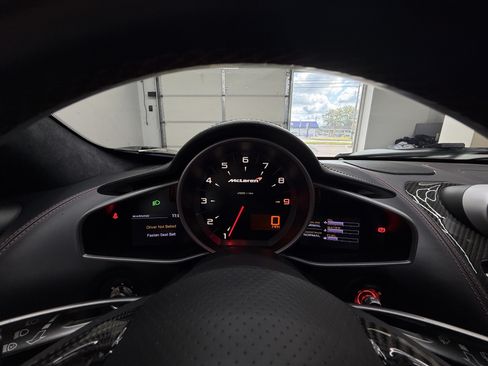 Used 2016 McLaren 650S Spider RWD image 22