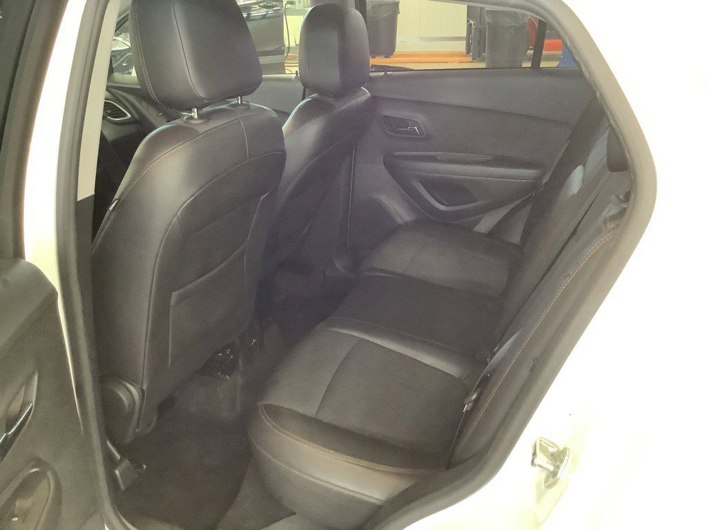 Used 2019 Chevrolet Trax LT w/ LT Convenience Package AWD/4WD image 17