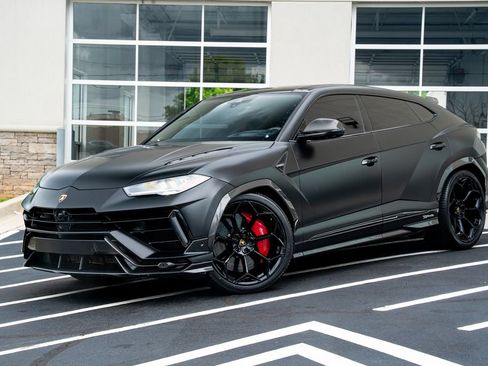 Used 2024 Lamborghini Urus Performante AWD/4WD image 2