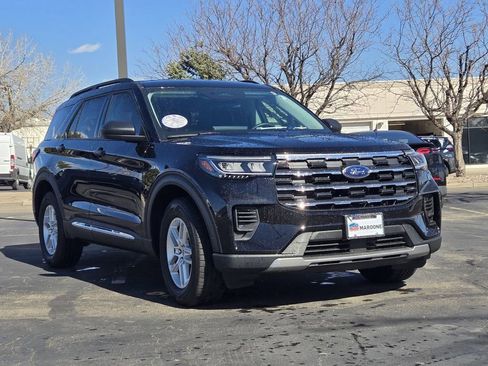 Used 2025 Ford Explorer Active image 2