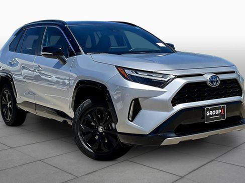 Used 2022 Toyota RAV4 XSE AWD/4WD image 3