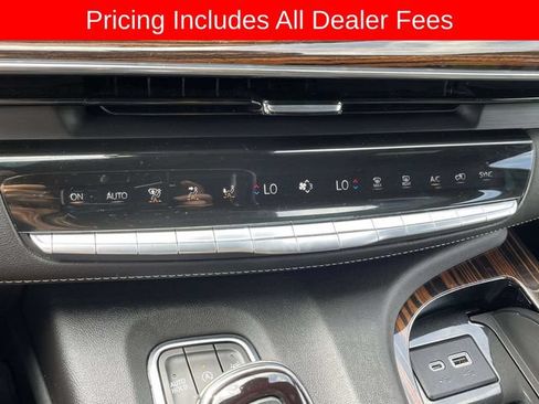 Used 2022 Cadillac Escalade Premium Luxury AWD/4WD image 39