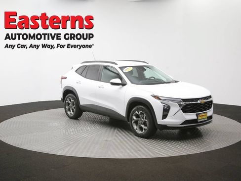 Used 2025 Chevrolet Trax LT FWD image 49