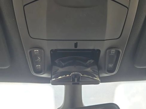 Used 2025 Chrysler Pacifica Limited FWD image 39