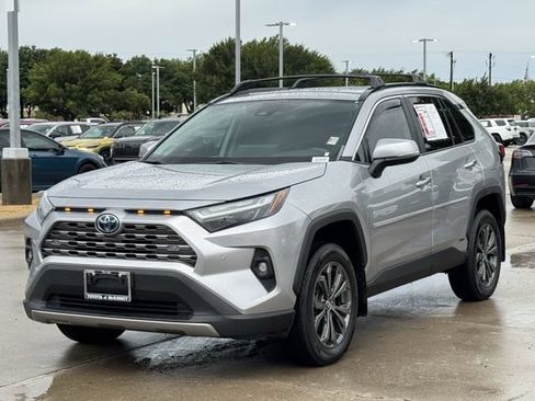 Used 2023 Toyota RAV4 Limited AWD/4WD image 10